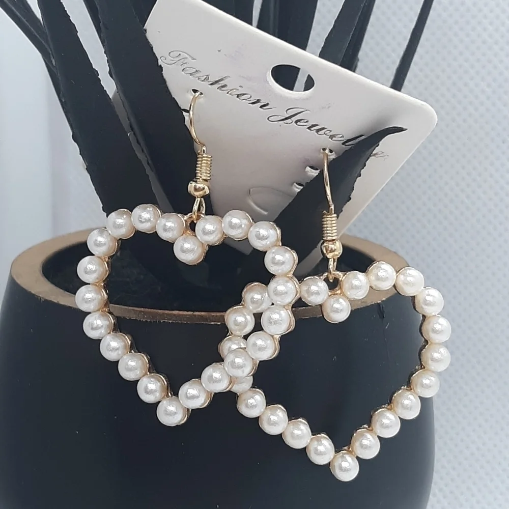 NWOT Pearl Heart Pendant Earrings